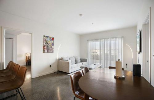 Arts District Apartment | DTLA Haven Luxury 2BR Apartment Arts District