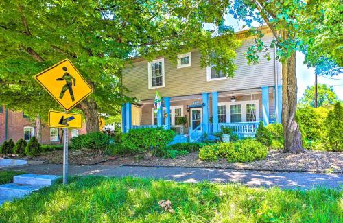 Elizabethtown House | Dtwn Elizabethtown Home with Fire Pit and Gas Grill!