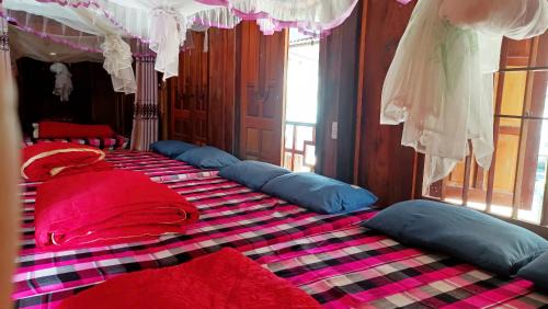 Yen Minh Ski Chalet | Du Gia Wooden homestay