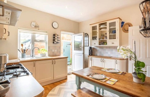 Kibworth Beauchamp House | Duck Terrace with Home Gymnasium | DucklingStays