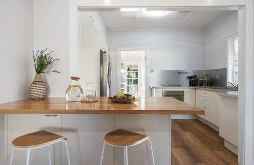 Cessnock House | Ducted aircon, WIFI, mountain views, perfect wedding accommodation with SPA!