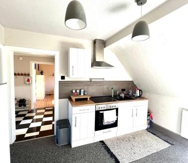 Mittelmeiderich Apartment | Duisburg FeelHome, Flughafen nah,2-Schlafzimmer, Badewanne, Zentral, WiFi, Top Floor