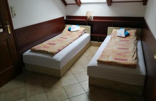 Goed House | Dunakanyar Bed & Breakfast Panzio