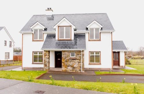 Tullaghan House | Duncarbury Heights - 4 Bedroom Detached House