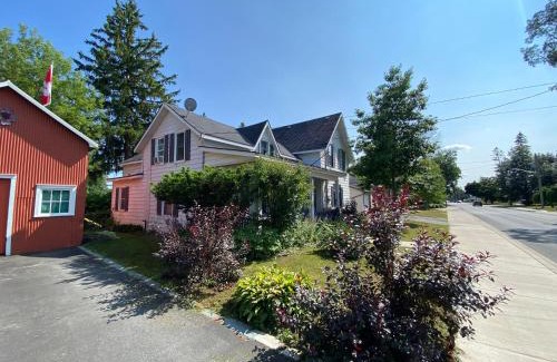 Napanee Apartment | Dundas Street house