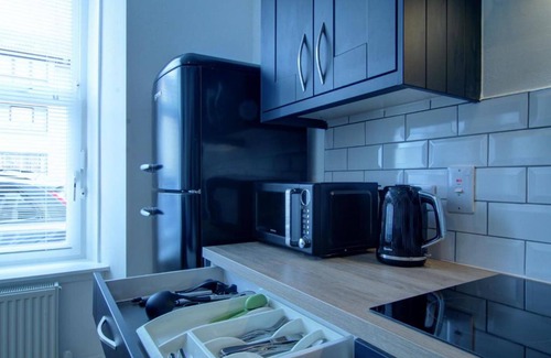Dundee Apartment | Dundee - 1 Bed - Sleeps 4 - Free Parking