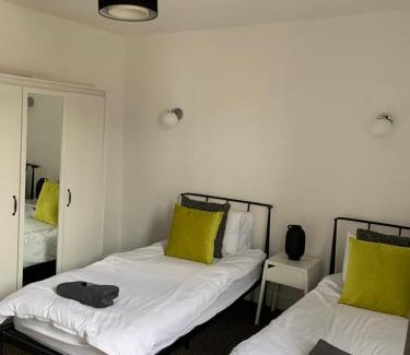 Goole Apartment | Dunhill Townhouse