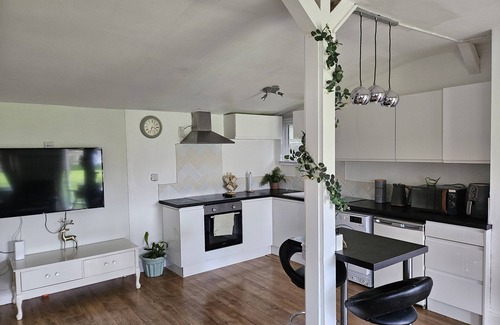 Dunmow Cabin | Dunmow 1-Bed Cabin, Sleeps 4, 10 mins to Stansted