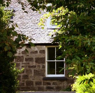Caroy House | Dunvegan Castle Gardens Cottage