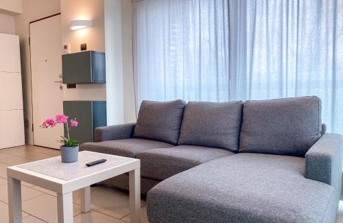 Isola del Bosco - Delle Corti Apartment | [DUOMO 30min] Appartamento Luminoso con Posto Auto