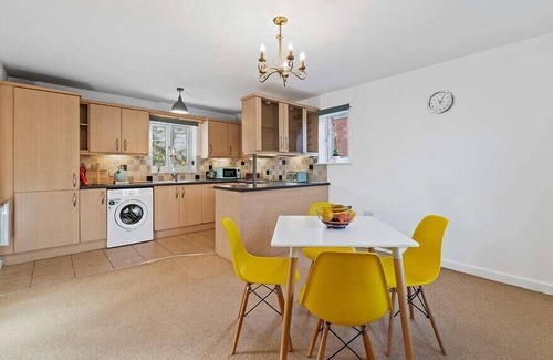 Raunds Apartment | Duplex-2 Bedroom Maisonette-Apartment-Ensuite