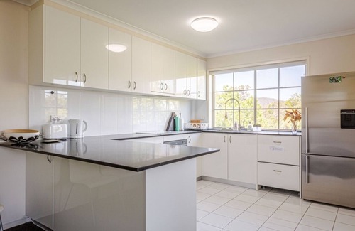 Turner Apartment | Duplex 3B2B apt in Braddon close to CITY Free WIFI two Parking spots