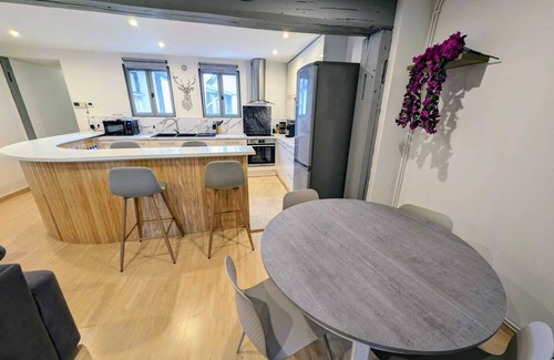 Old Town Apartment | Duplex 90m² Avec Balnéo au Centre-ville de Troyes, 10 Minutes à Pied de la Gare