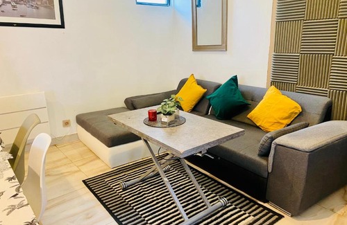 Centre Apartment | Duplex climatisé avec une terrasse sur jardin