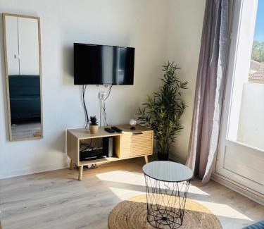 Saint-Jean-de-Monts Apartment | Duplex cosy neuf - wifi - balcon - en bordure de forêt de pins - proche plage