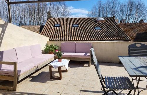 Sarrians Apartment | Duplex en terrasse sur les toits de Provence