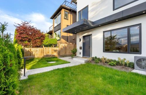 West Point Grey House | Duplex in West Point Grey with Parking and Balcony