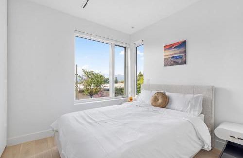 West Point Grey House | Duplex in West Point Grey with Parking and Balcony