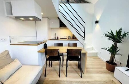 Les Puces de Saint-Ouen Apartment | Duplex Loft industriel, Puces de St Ouen, Quiet