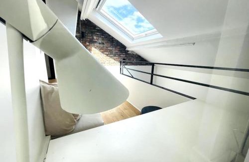 Les Puces de Saint-Ouen Apartment | Duplex Loft industrial, Flea market St Ouen, Quiet