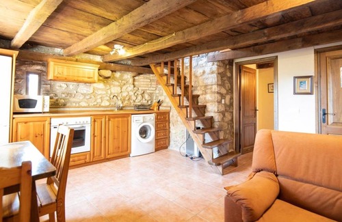 Les Planes d'Hostoles Apartment | Duplex overlooking the pool