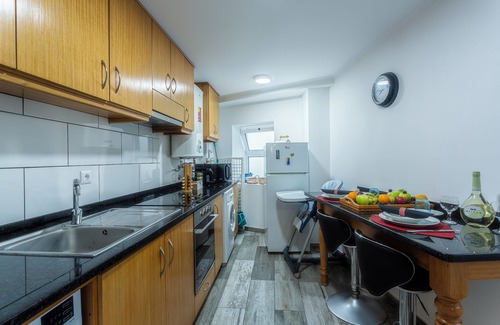 Porto da Cruz House | Duplex with Terrace! Excellent Location, 100 meters from the Beach