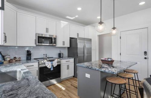 Mosby Apartment | Duplex with Balcony and Spacious Dog-Friendly Oasis!