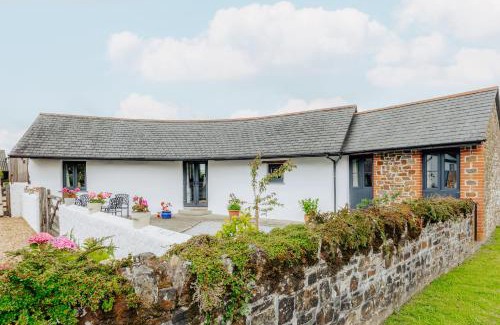 Holsworthy House | Dux Farm Retreat - 2 bed dog friendly cottage, near Bude