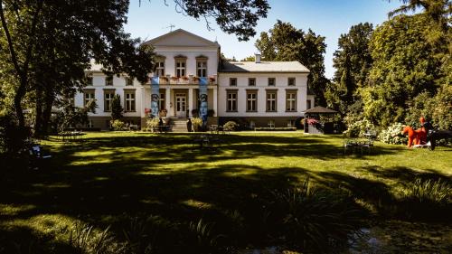 Nekla Villa | Dwór Podstolice - House of Rosenthal