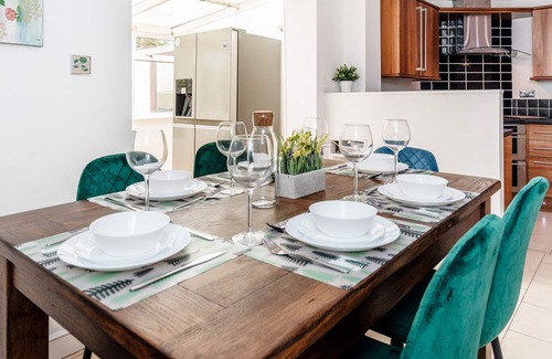 Basildon House | Dwellers Delight Living 3/4 Bedroom House✪ Gobions ✪ Prime Location ✪ Basildon ✪