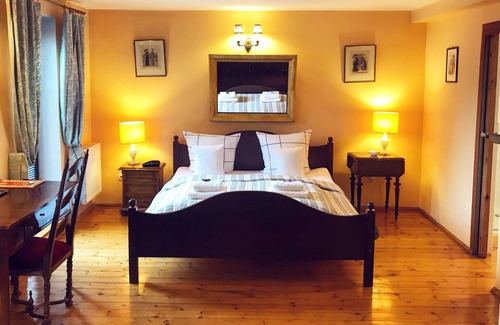 Walbrzych Bed & Breakfast | Dworek Adamski