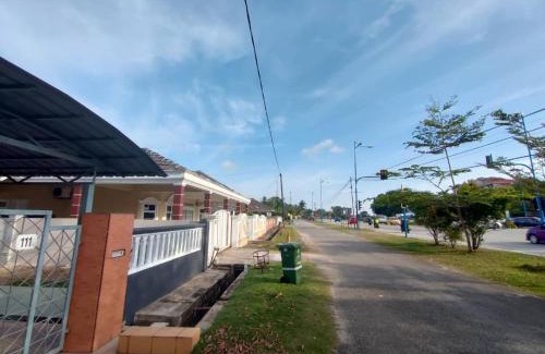 Taman Sri Maulana Villa | Dzul's Villa Musleem Preferred