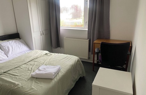 Hemel Hempstead Bed & Breakfast | E House