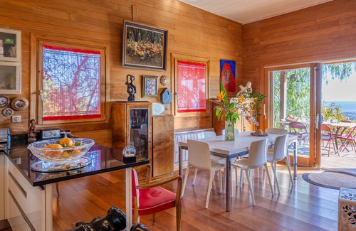Valle-de-Campoloro House | E Tre Petre wooden house with magnificent sea views and a large garden planted with trees