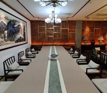 Erqi District Hotel | Eagle City Xindi Hotel