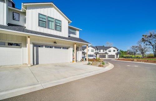 Eagle Point House | Eagle Point Golf Retreat Pool Access and Patio!