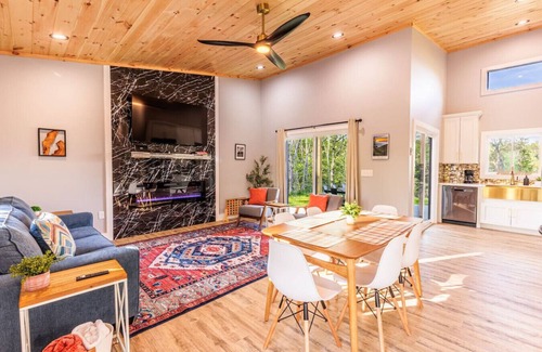 Whittier Cabin | Eagle Retreat Mountain Getaway