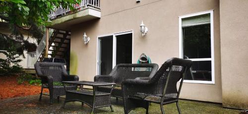 Cordova Bay House | Eagle's House, Room #1