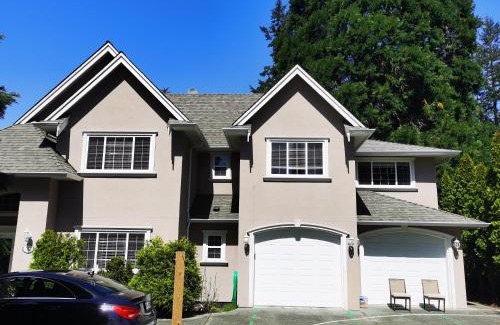 Cordova Bay House | Eagle's House, Room #1