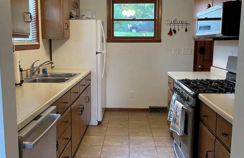 Edgerton House | Eagle's Landing on the Rock River, Pontoon available to rent