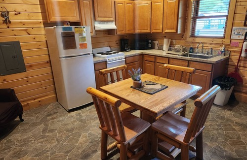 Clearville Cabin | Eagles Nest At Creekside Resort
