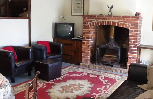 Manot Cottage | Early 18th century cottage in the village of Manot only 9 kms from Confolens