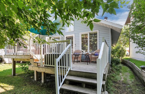 Sylvan Lake Cottage | EARLY BIRD DISCOUNT - ACROSS FROM LAKE - PRIME LOCATION!!!!