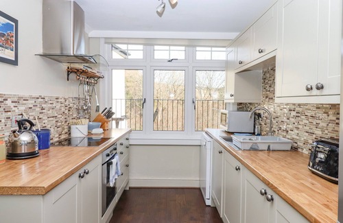 Newton Abbot Cottage | EARLY MIST COTTAGE, pet friendly, with open fire in Haytor Vale