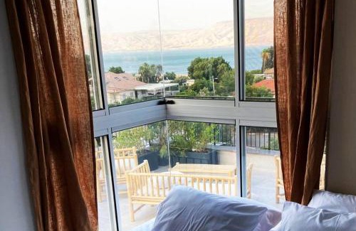 Kinneret Apartment | Earth & Heavens