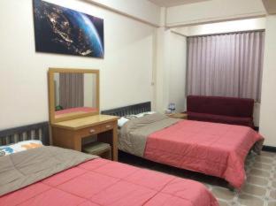 Sam Phran Hotel | Earth Mansion Sai 5