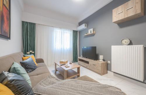 Kallithea Apartment | Earthy Green House