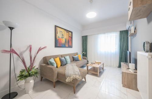 Kallithea Apartment | Earthy Green House