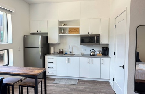 East Cesar Chavez Apartment | East Austin Apartment with Parking Spot