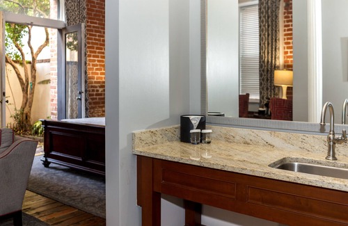 Historic District - North Hotel | East Bay Inn, Historic Inns of Savannah Collection